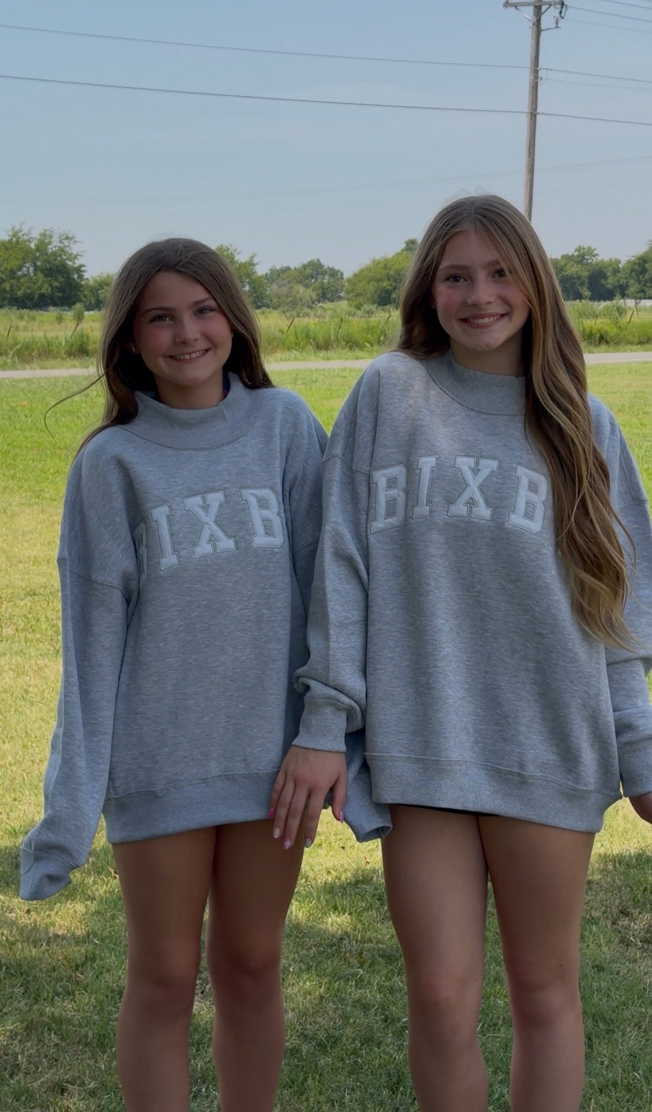 B4R26 - Bixby Applique Mock Neck - Grey